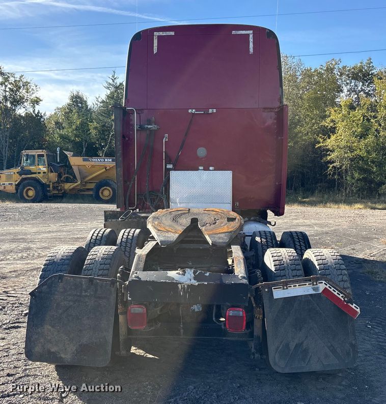 image for item ET7184 2005 Peterbilt 387 semi truck