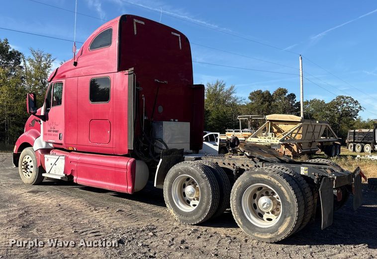 image for item ET7184 2005 Peterbilt 387 semi truck