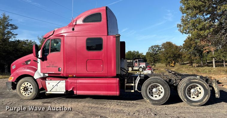 image for item ET7184 2005 Peterbilt 387 semi truck