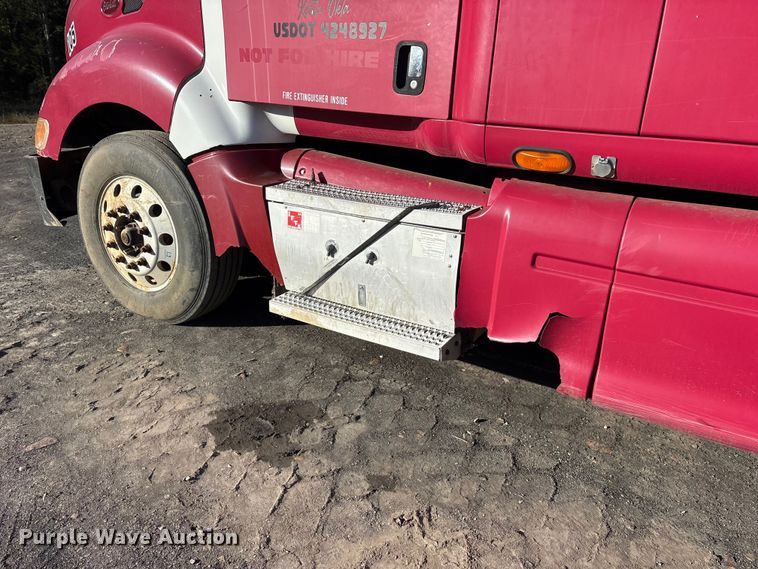 image for item ET7184 2005 Peterbilt 387 semi truck