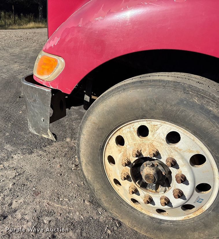 image for item ET7184 2005 Peterbilt 387 semi truck