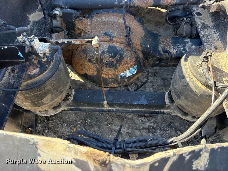 image for item ET7184 2005 Peterbilt 387 semi truck