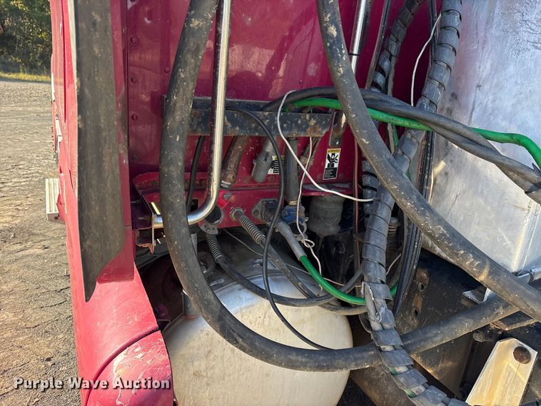 image for item ET7184 2005 Peterbilt 387 semi truck