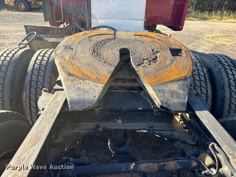 image for item ET7184 2005 Peterbilt 387 semi truck