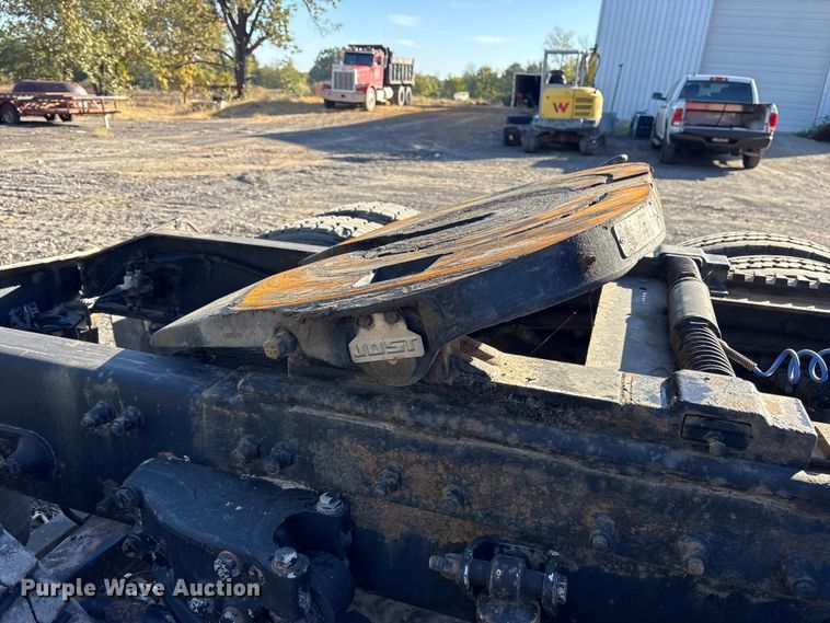 image for item ET7184 2005 Peterbilt 387 semi truck