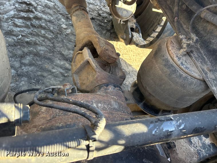 image for item ET7184 2005 Peterbilt 387 semi truck