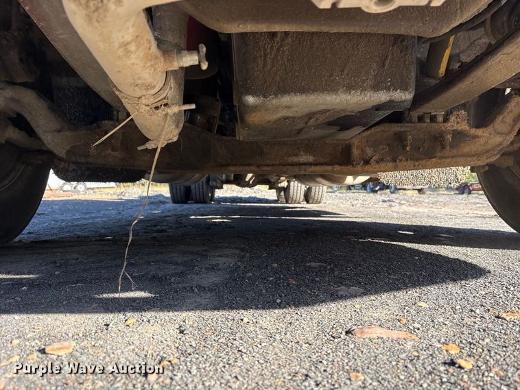 image for item ET7184 2005 Peterbilt 387 semi truck