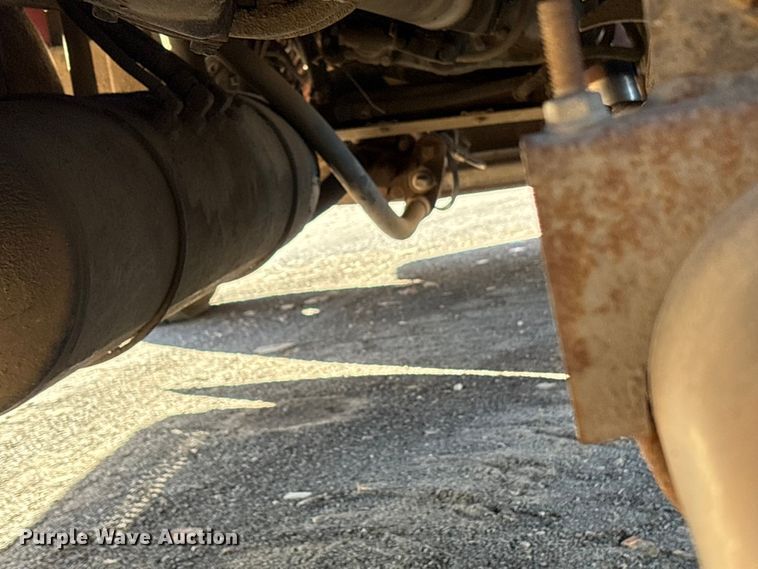 image for item ET7184 2005 Peterbilt 387 semi truck