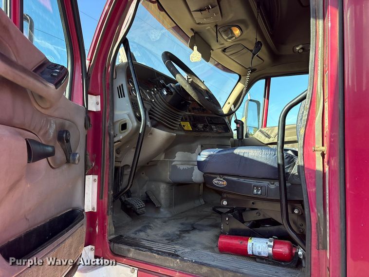 image for item ET7184 2005 Peterbilt 387 semi truck