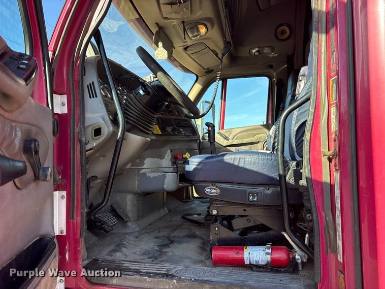 image for item ET7184 2005 Peterbilt 387 semi truck