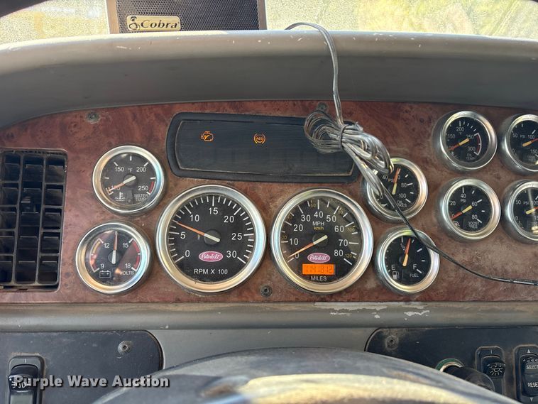 image for item ET7184 2005 Peterbilt 387 semi truck