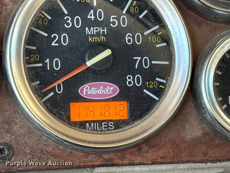 image for item ET7184 2005 Peterbilt 387 semi truck