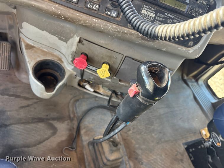 image for item ET7184 2005 Peterbilt 387 semi truck