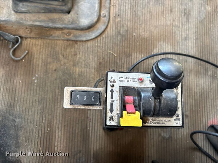 image for item ET7184 2005 Peterbilt 387 semi truck