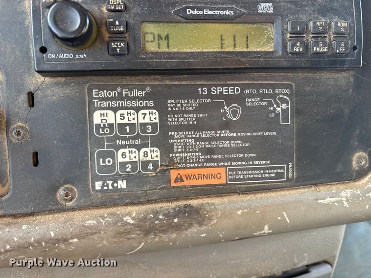 image for item ET7184 2005 Peterbilt 387 semi truck