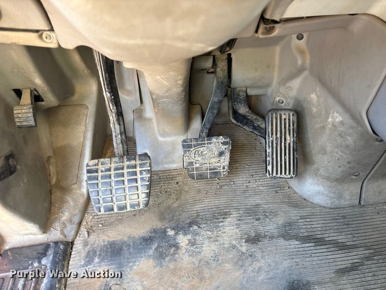 image for item ET7184 2005 Peterbilt 387 semi truck