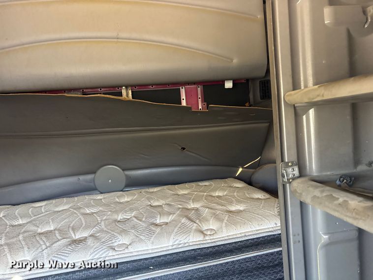 image for item ET7184 2005 Peterbilt 387 semi truck