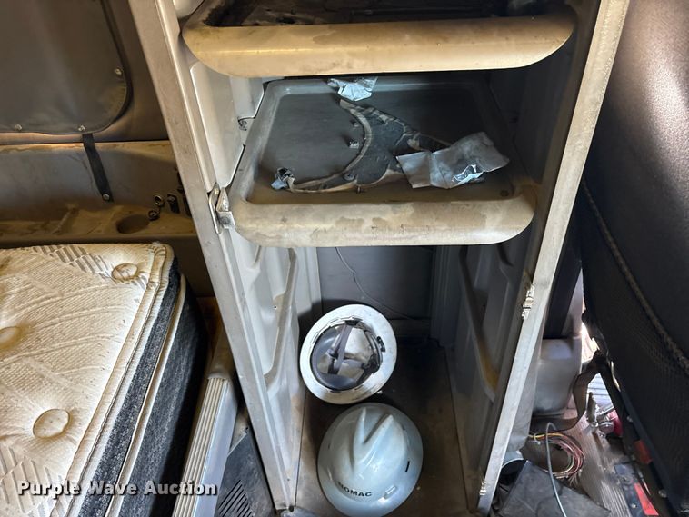 image for item ET7184 2005 Peterbilt 387 semi truck