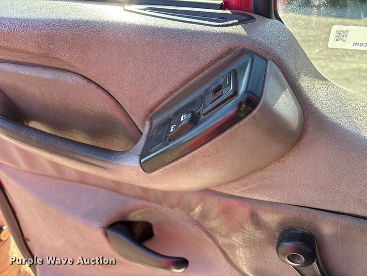 image for item ET7184 2005 Peterbilt 387 semi truck