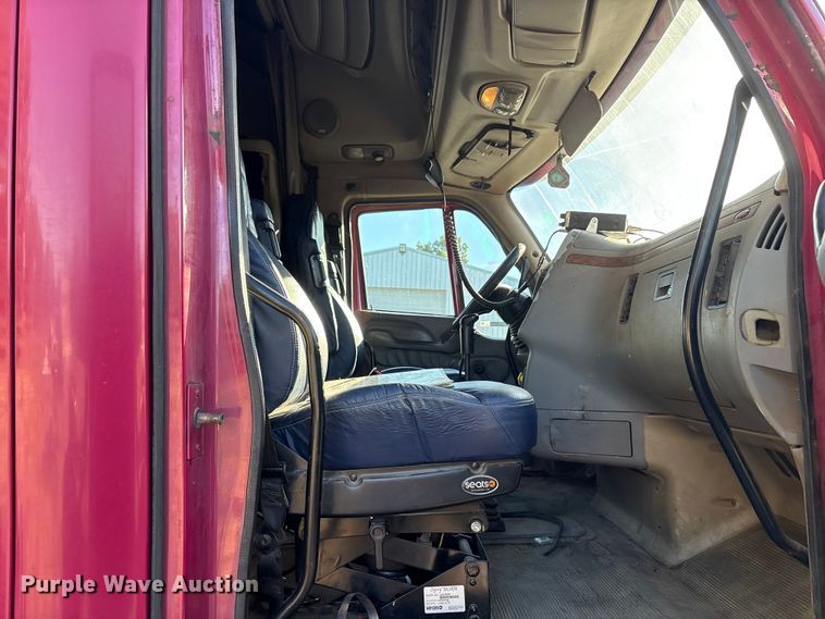 image for item ET7184 2005 Peterbilt 387 semi truck