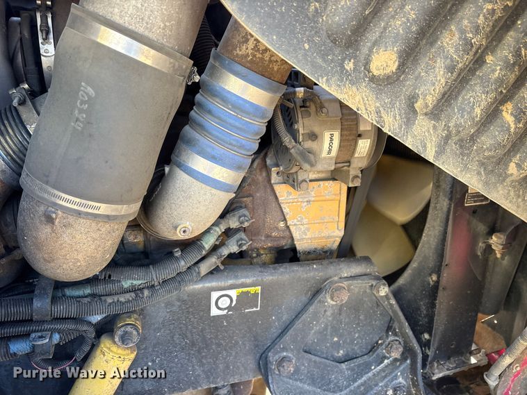 image for item ET7184 2005 Peterbilt 387 semi truck