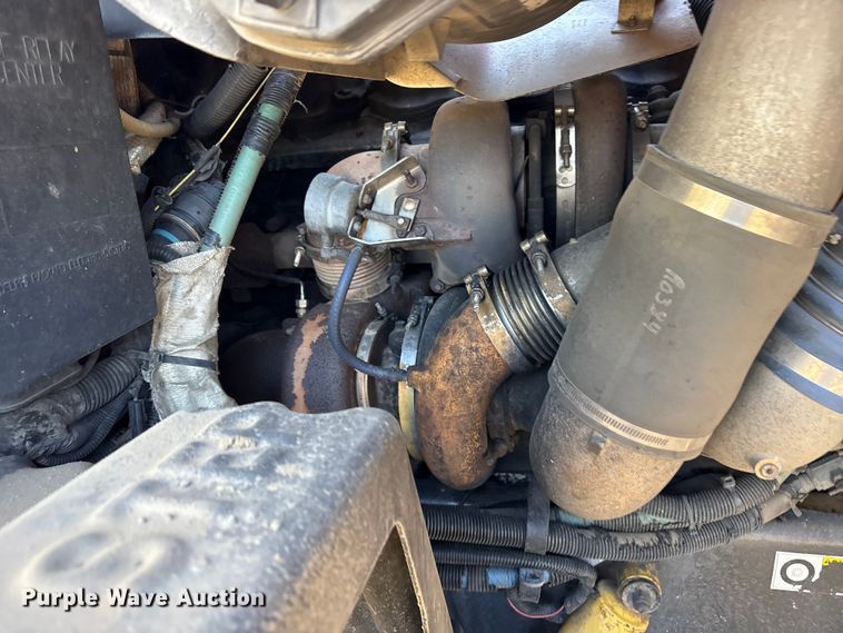 image for item ET7184 2005 Peterbilt 387 semi truck