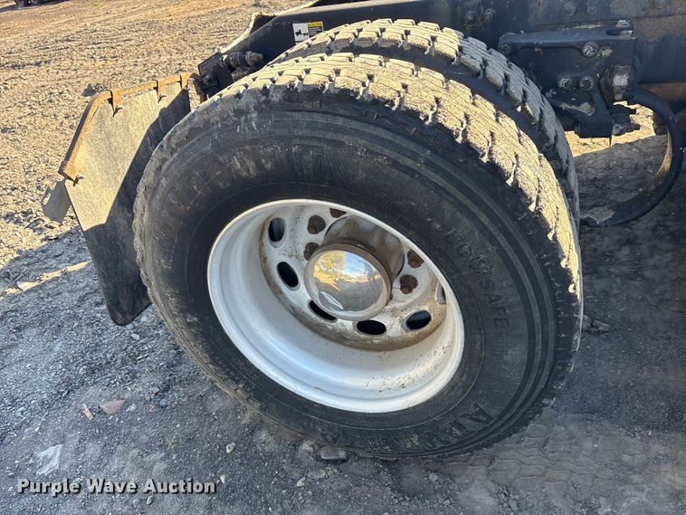 image for item ET7184 2005 Peterbilt 387 semi truck