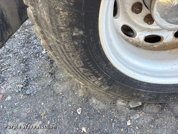 image for item ET7184 2005 Peterbilt 387 semi truck