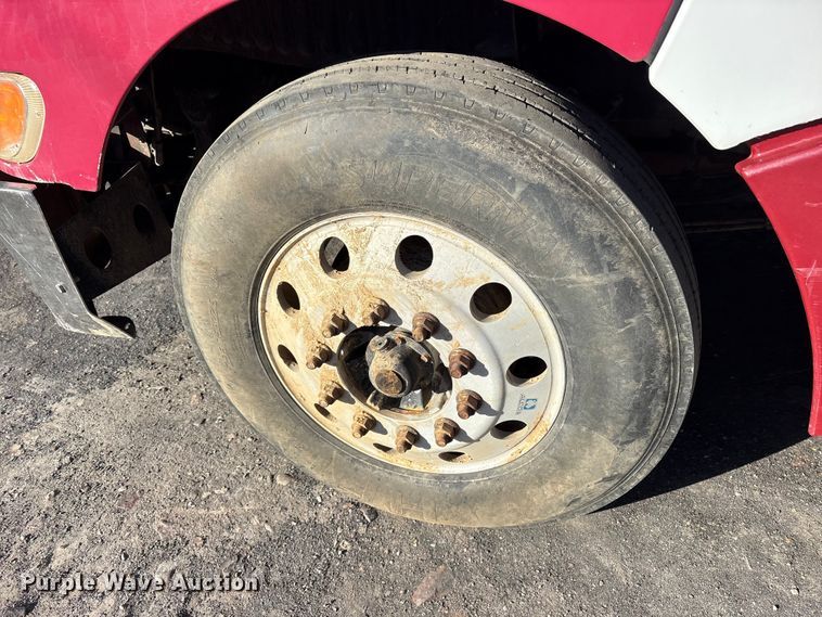 image for item ET7184 2005 Peterbilt 387 semi truck