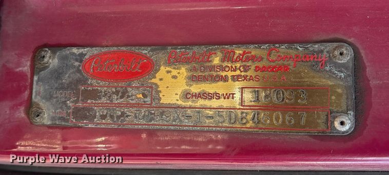 image for item ET7184 2005 Peterbilt 387 semi truck