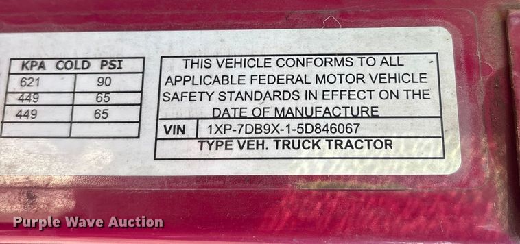 image for item ET7184 2005 Peterbilt 387 semi truck