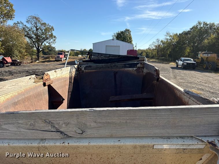 image for item ET7185 2006 Trail King TKBD22-402 bottom dump trailer