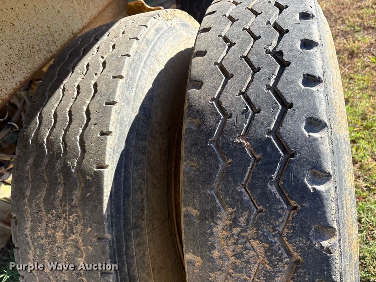 image for item ET7185 2006 Trail King TKBD22-402 bottom dump trailer