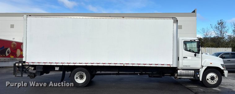 image for item ET8584 2017 Hino 268 box truck