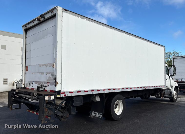 image for item ET8584 2017 Hino 268 box truck