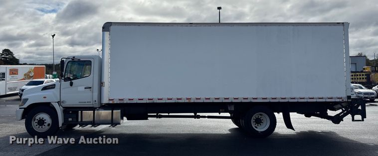 image for item ET8584 2017 Hino 268 box truck