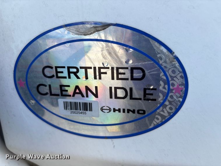 image for item ET8584 2017 Hino 268 box truck