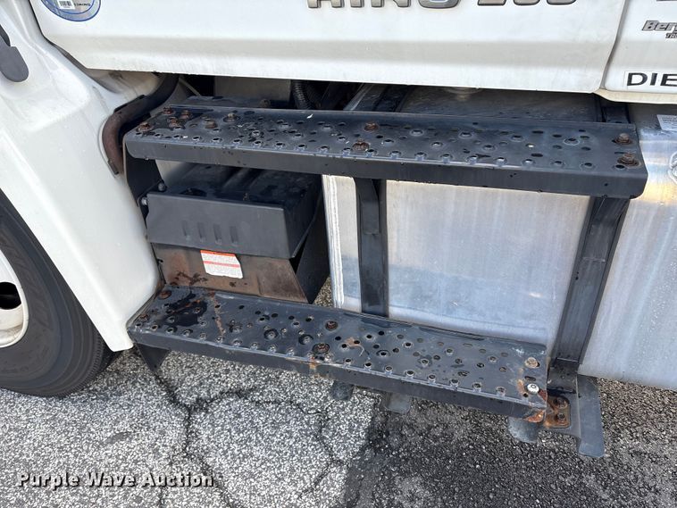 image for item ET8584 2017 Hino 268 box truck