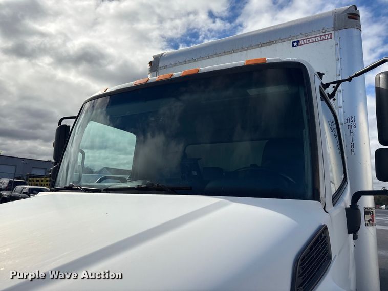 image for item ET8584 2017 Hino 268 box truck