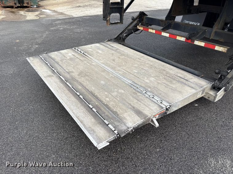 image for item ET8584 2017 Hino 268 box truck