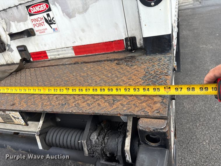 image for item ET8584 2017 Hino 268 box truck