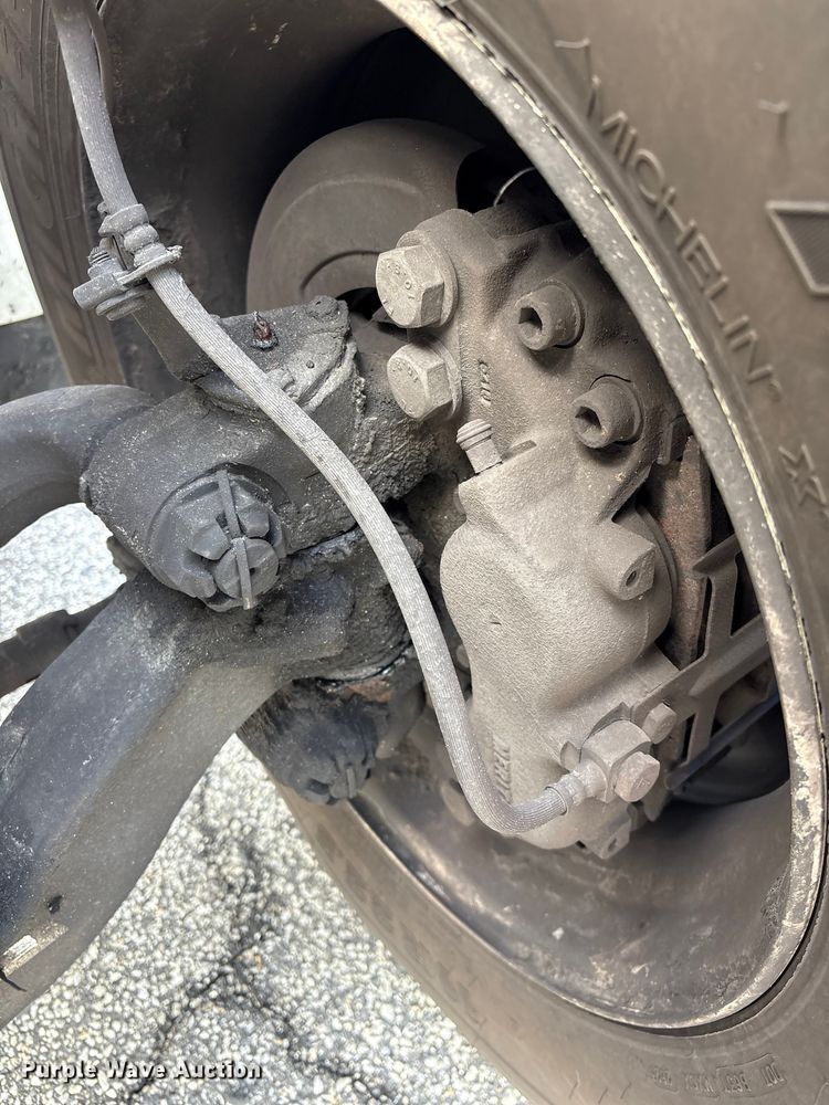 image for item ET8584 2017 Hino 268 box truck