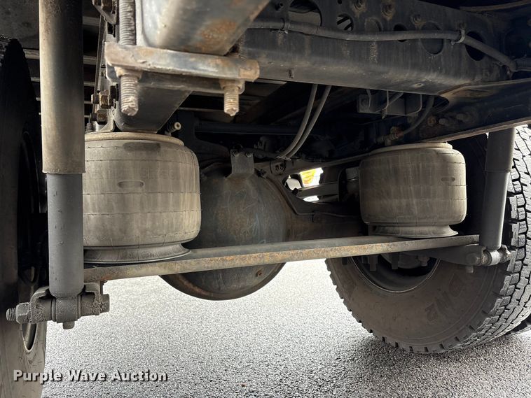 image for item ET8584 2017 Hino 268 box truck