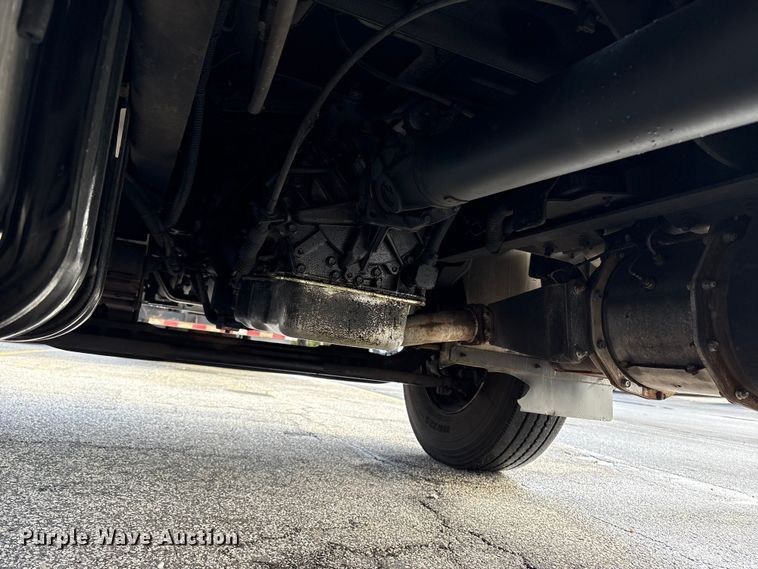 image for item ET8584 2017 Hino 268 box truck