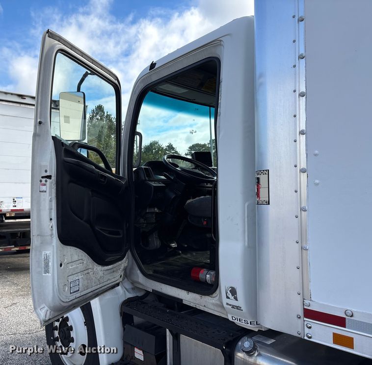 image for item ET8584 2017 Hino 268 box truck