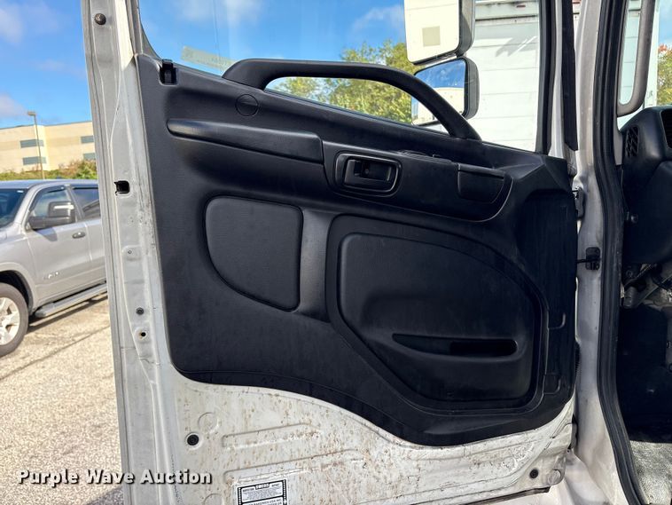 image for item ET8584 2017 Hino 268 box truck