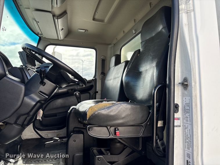 image for item ET8584 2017 Hino 268 box truck