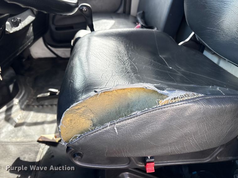 image for item ET8584 2017 Hino 268 box truck