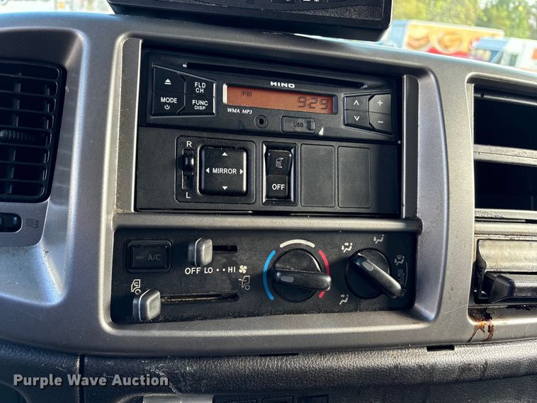 image for item ET8584 2017 Hino 268 box truck