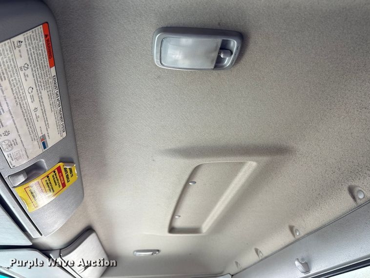 image for item ET8584 2017 Hino 268 box truck